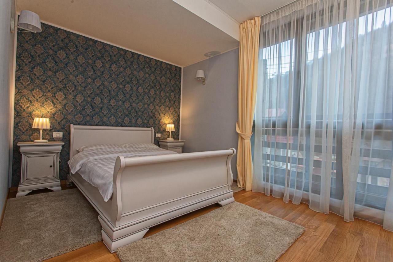 シナヤ Vila Imperial Bed & Breakfast エクステリア 写真