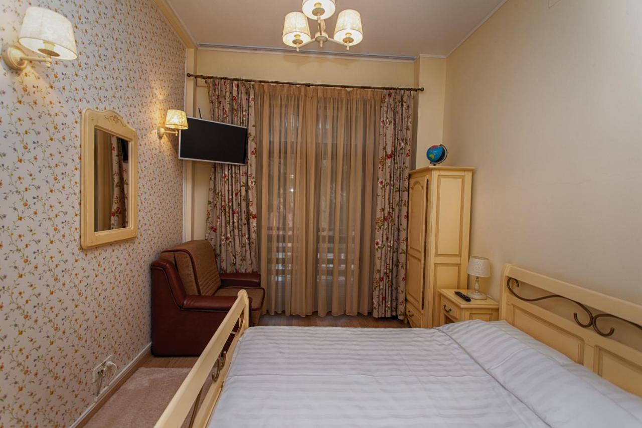 シナヤ Vila Imperial Bed & Breakfast エクステリア 写真