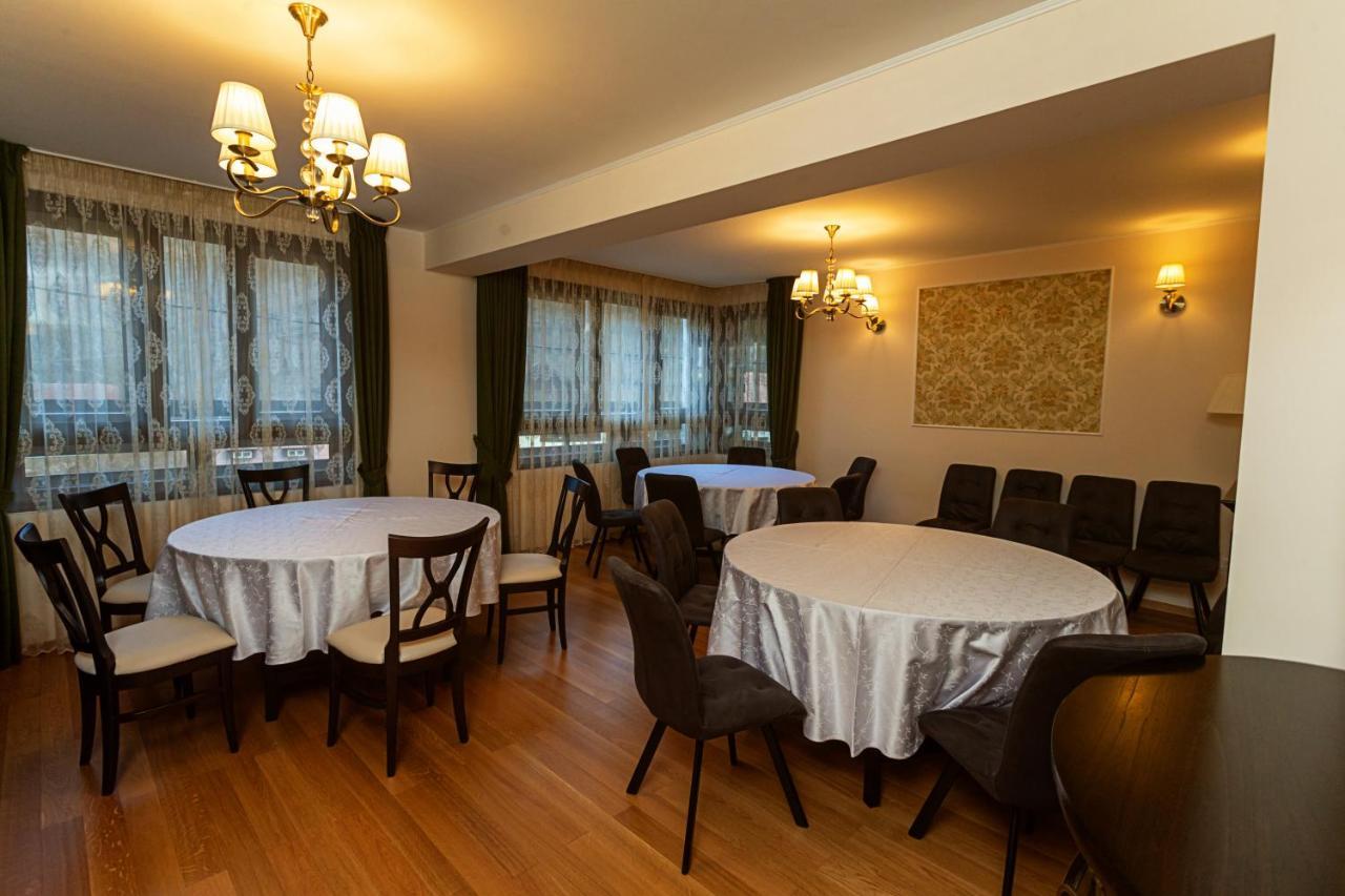 シナヤ Vila Imperial Bed & Breakfast エクステリア 写真