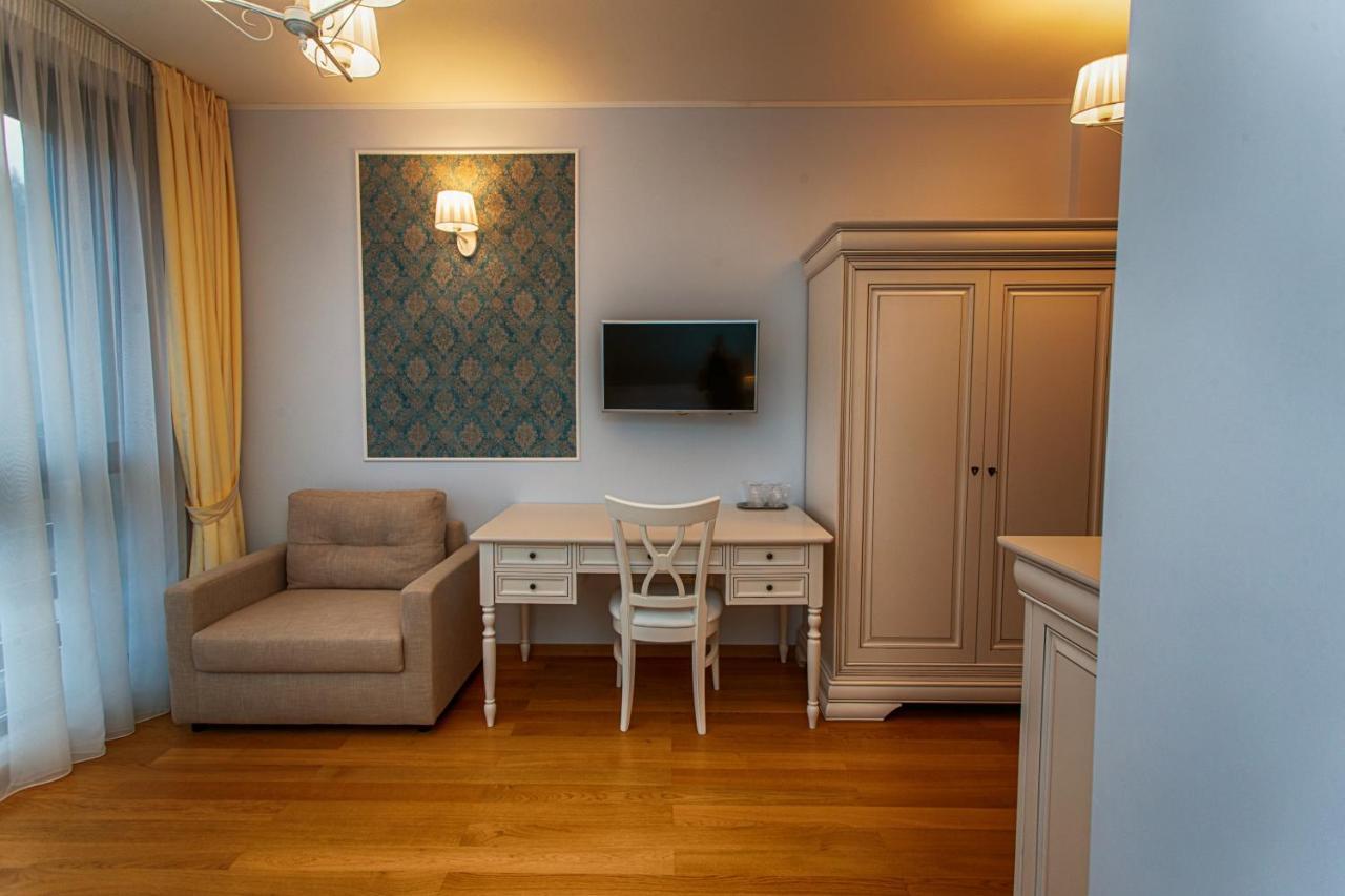 シナヤ Vila Imperial Bed & Breakfast エクステリア 写真